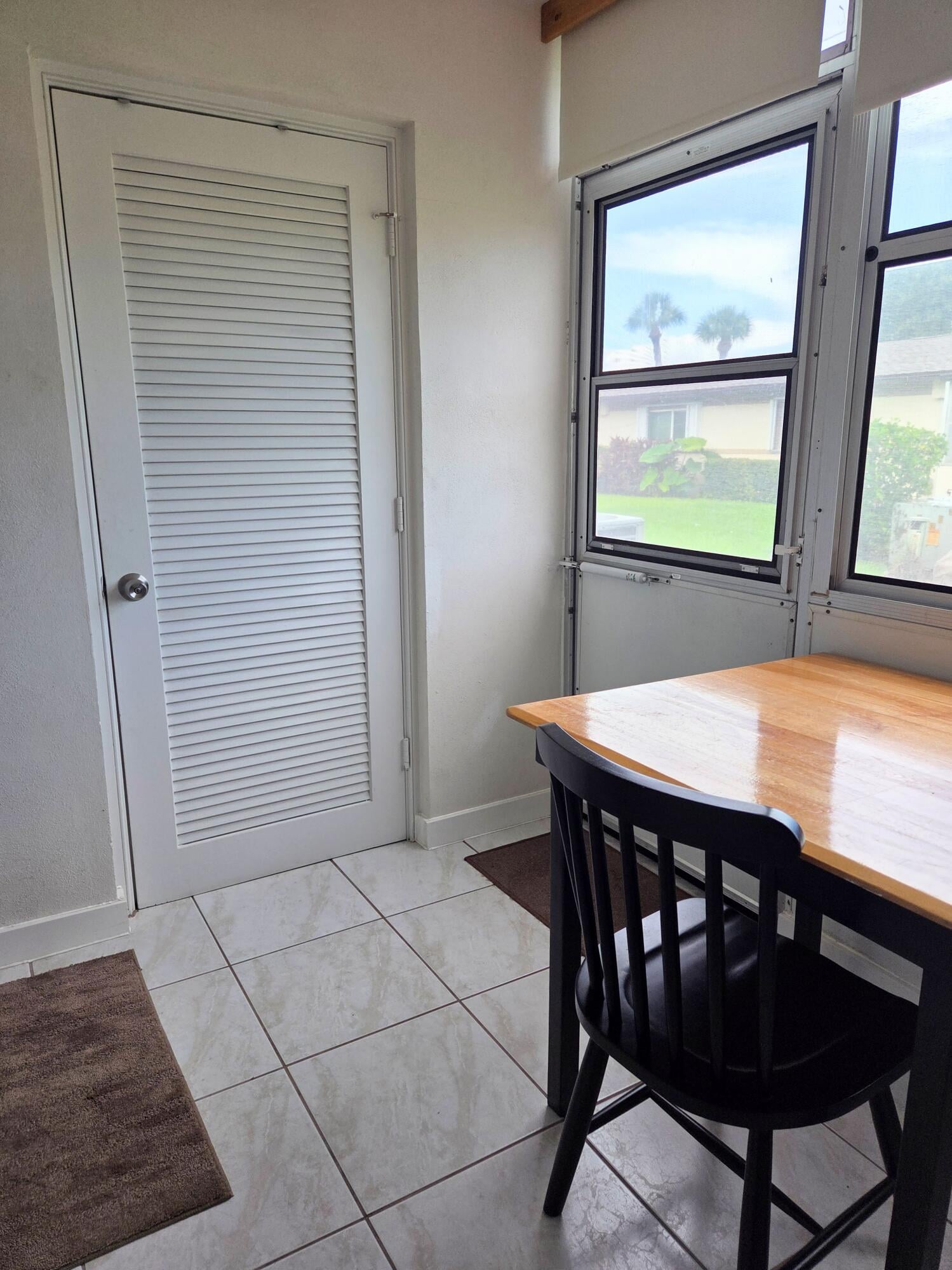 Unit C photo 24