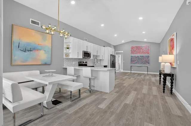 Residence photo 3