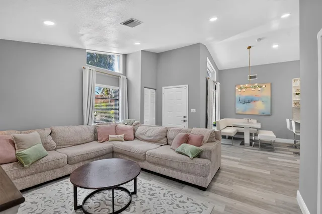 Residence photo 14