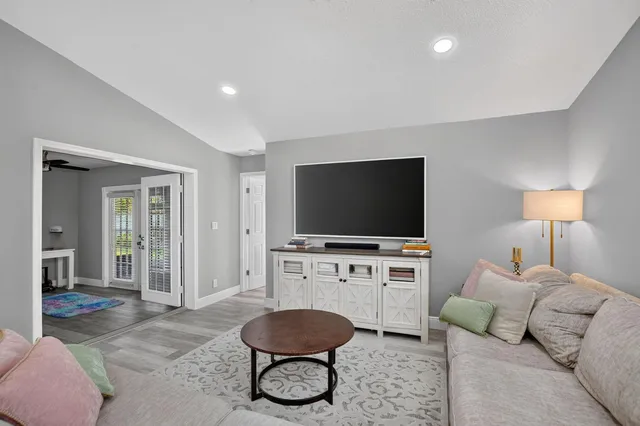 Residence photo 19