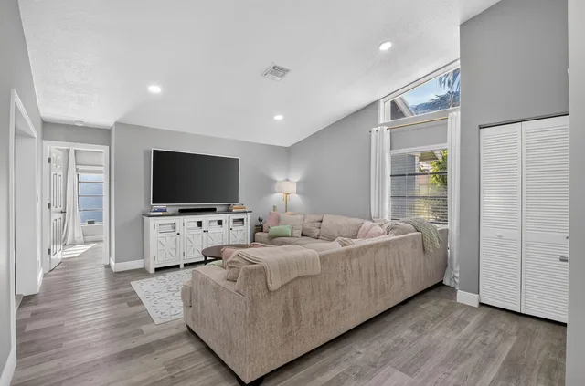 Residence photo 20