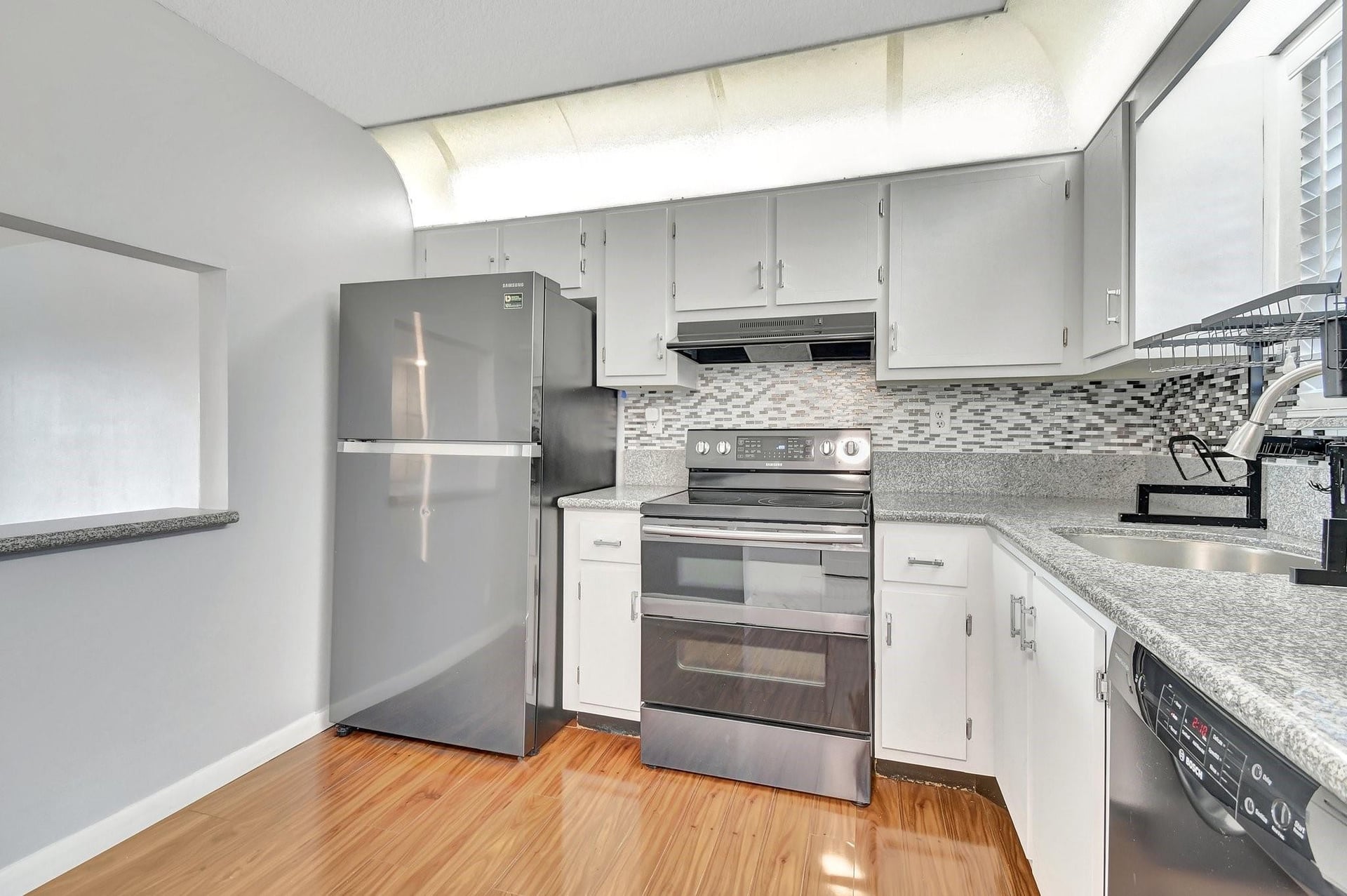 Unit 303 photo 2