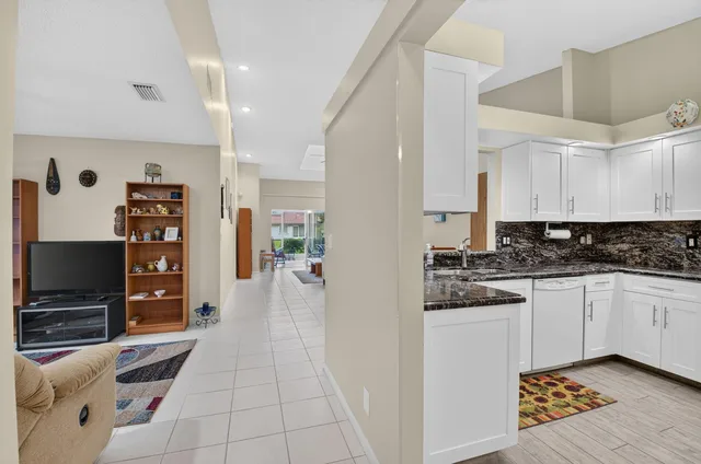  Residence photo 4
