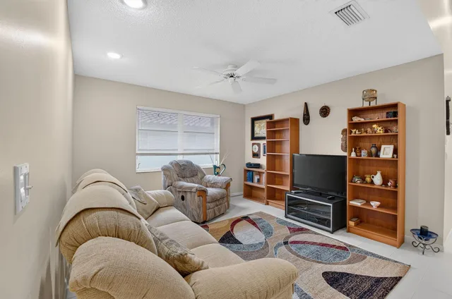  Residence photo 5