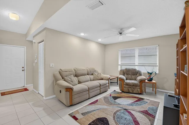  Residence photo 6