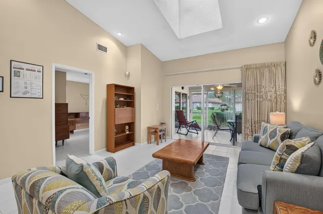  Residence photo 9