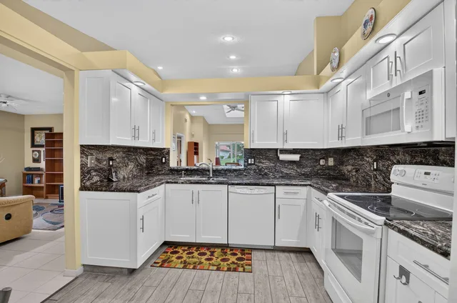  Residence photo 15