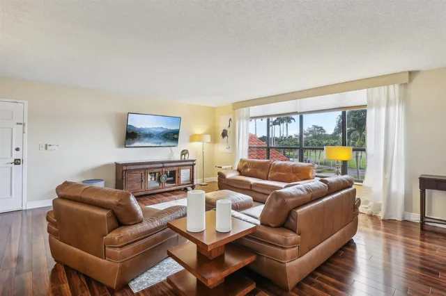 Unit 202 photo 7