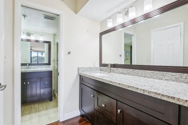 Unit 202 photo 18