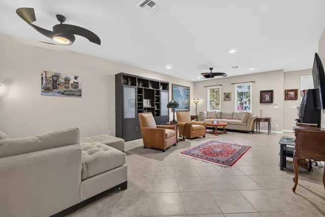 Canterbury Place Residence photo 9