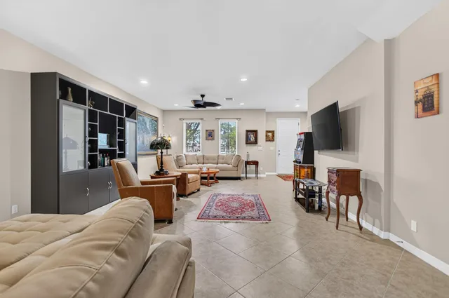 Canterbury Place Residence photo 11