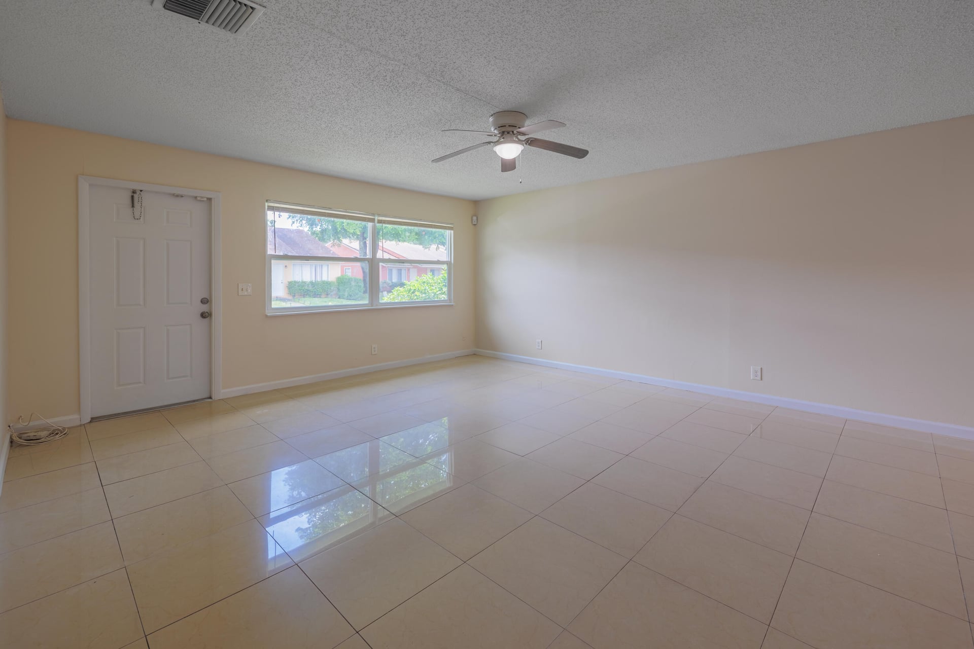 Unit B photo 3