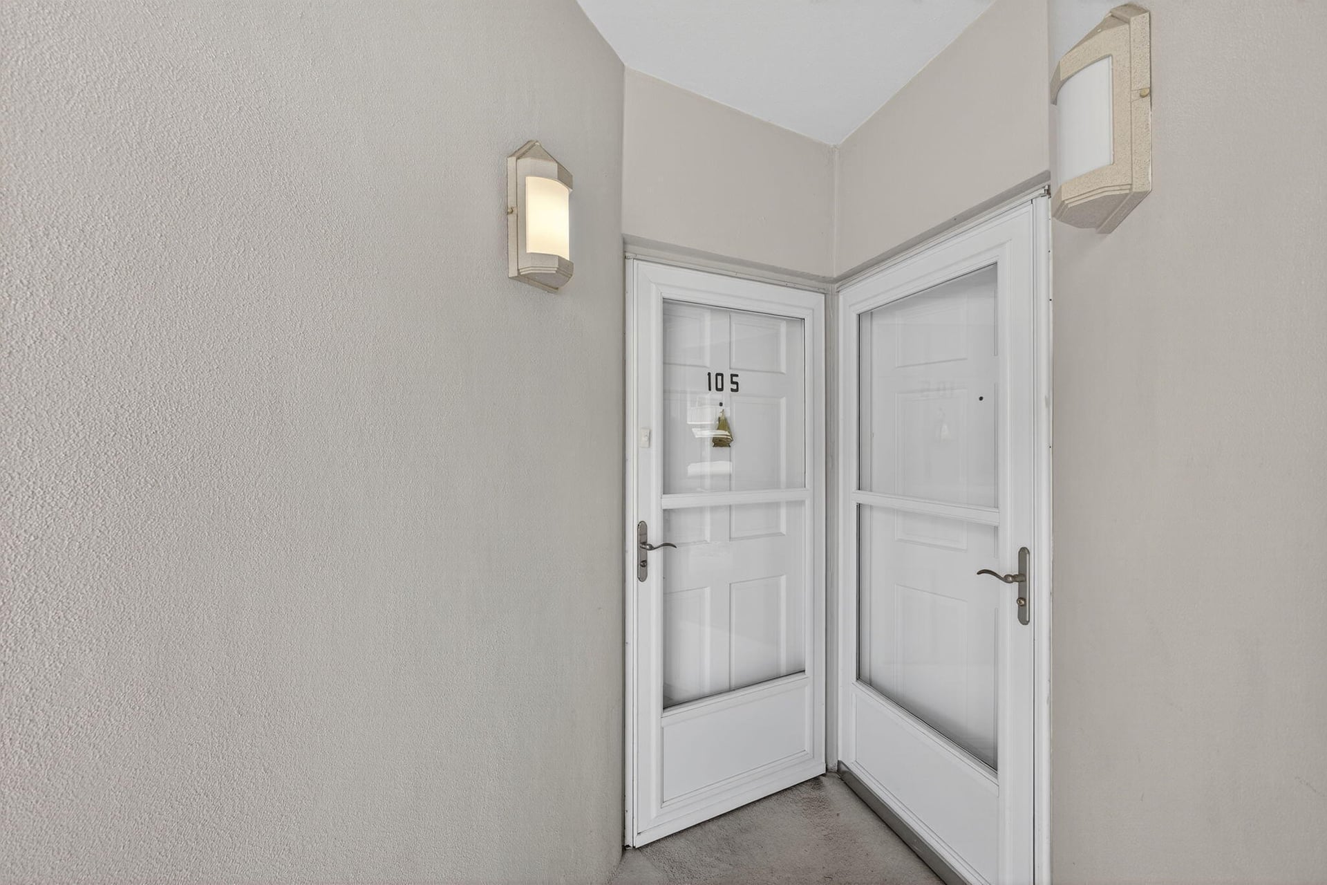 Unit C105 photo 3