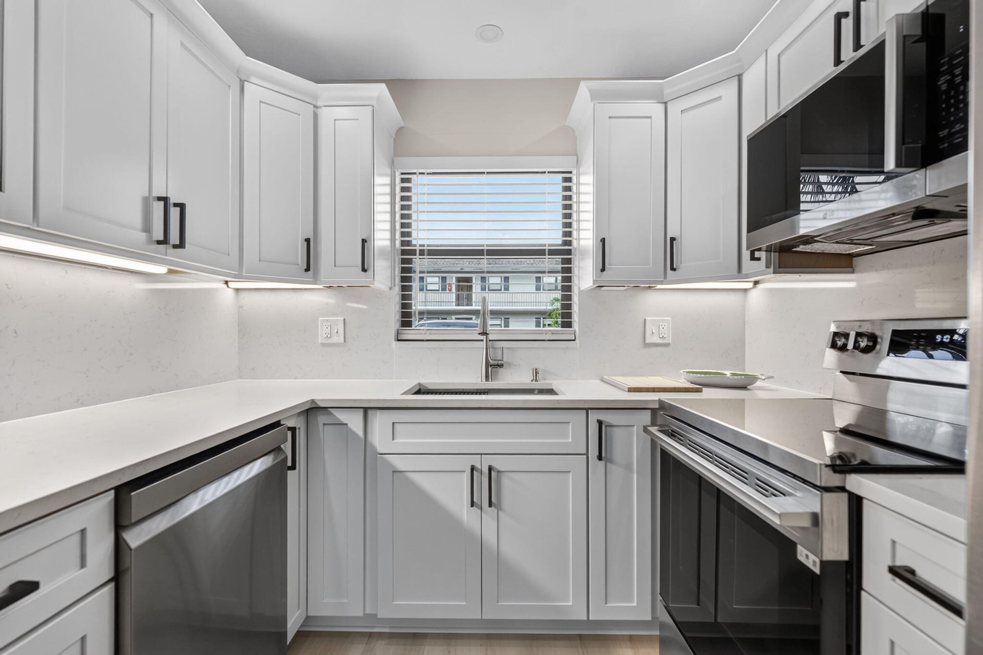 Unit C105 photo 6