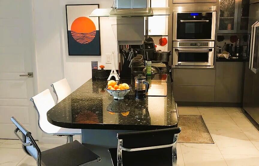Unit 2102 photo 2