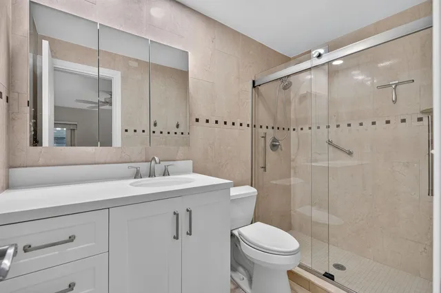 Unit C105 photo 25