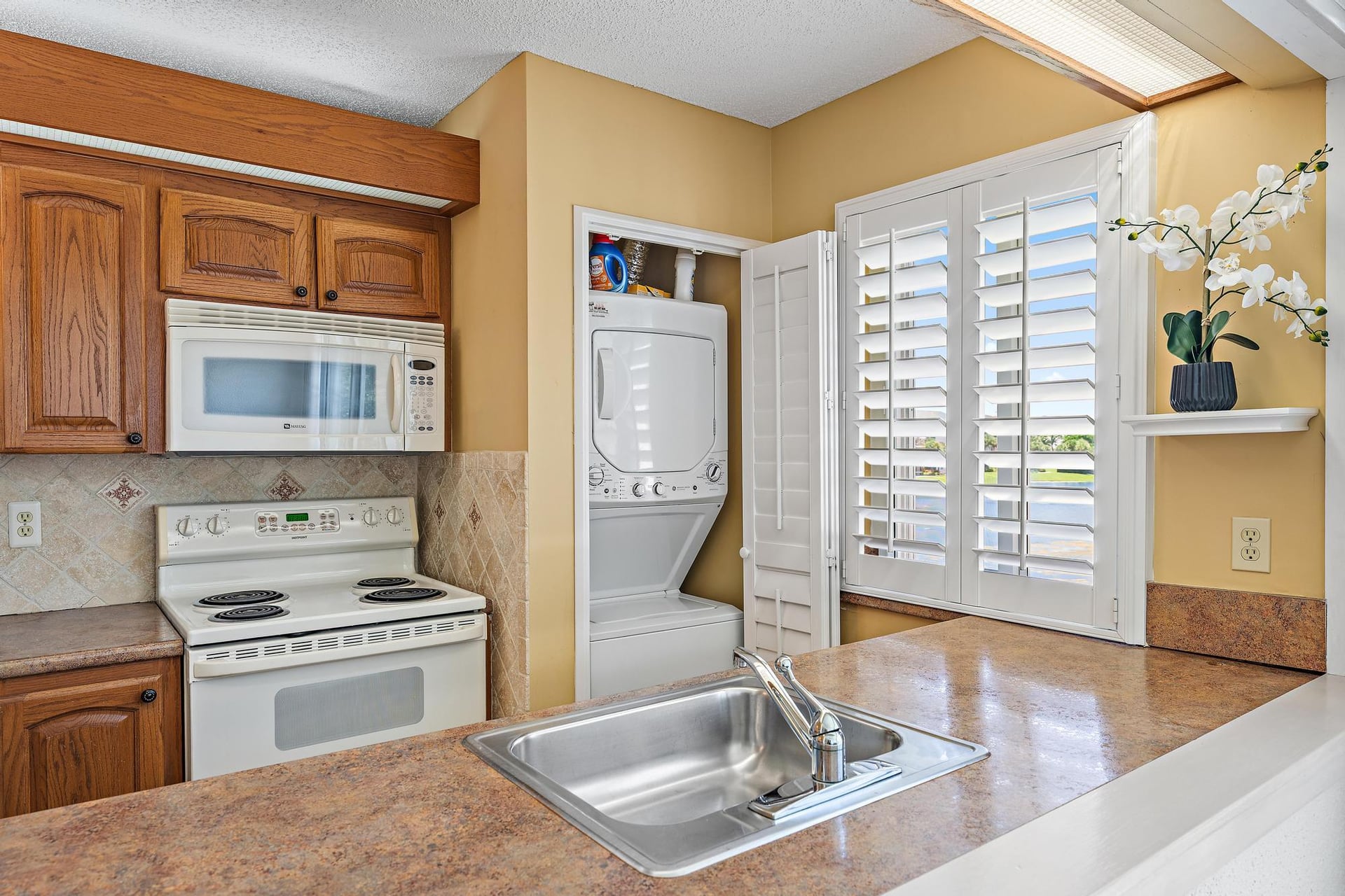  Unit B308 photo 9