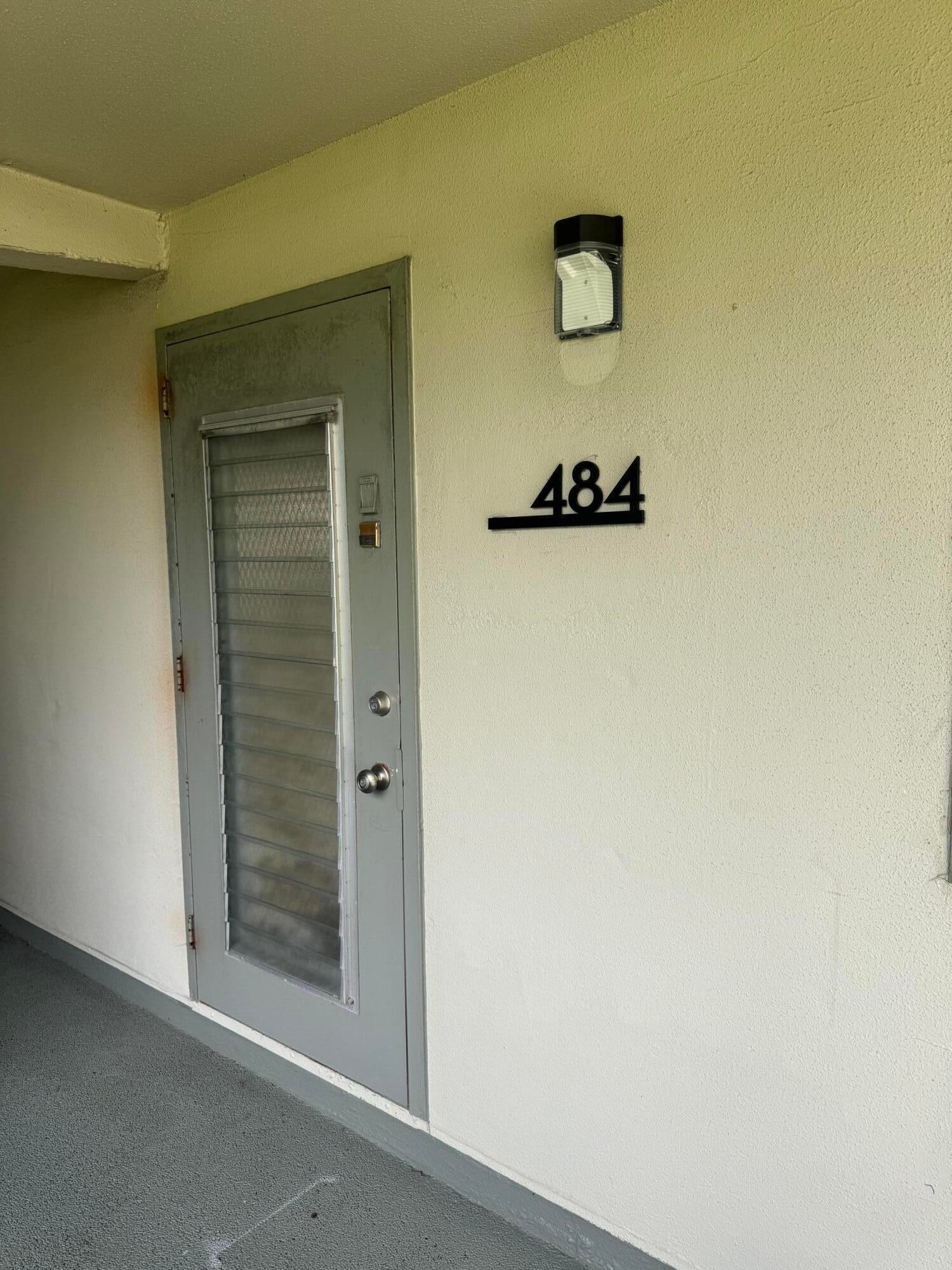 Unit 484 photo 2