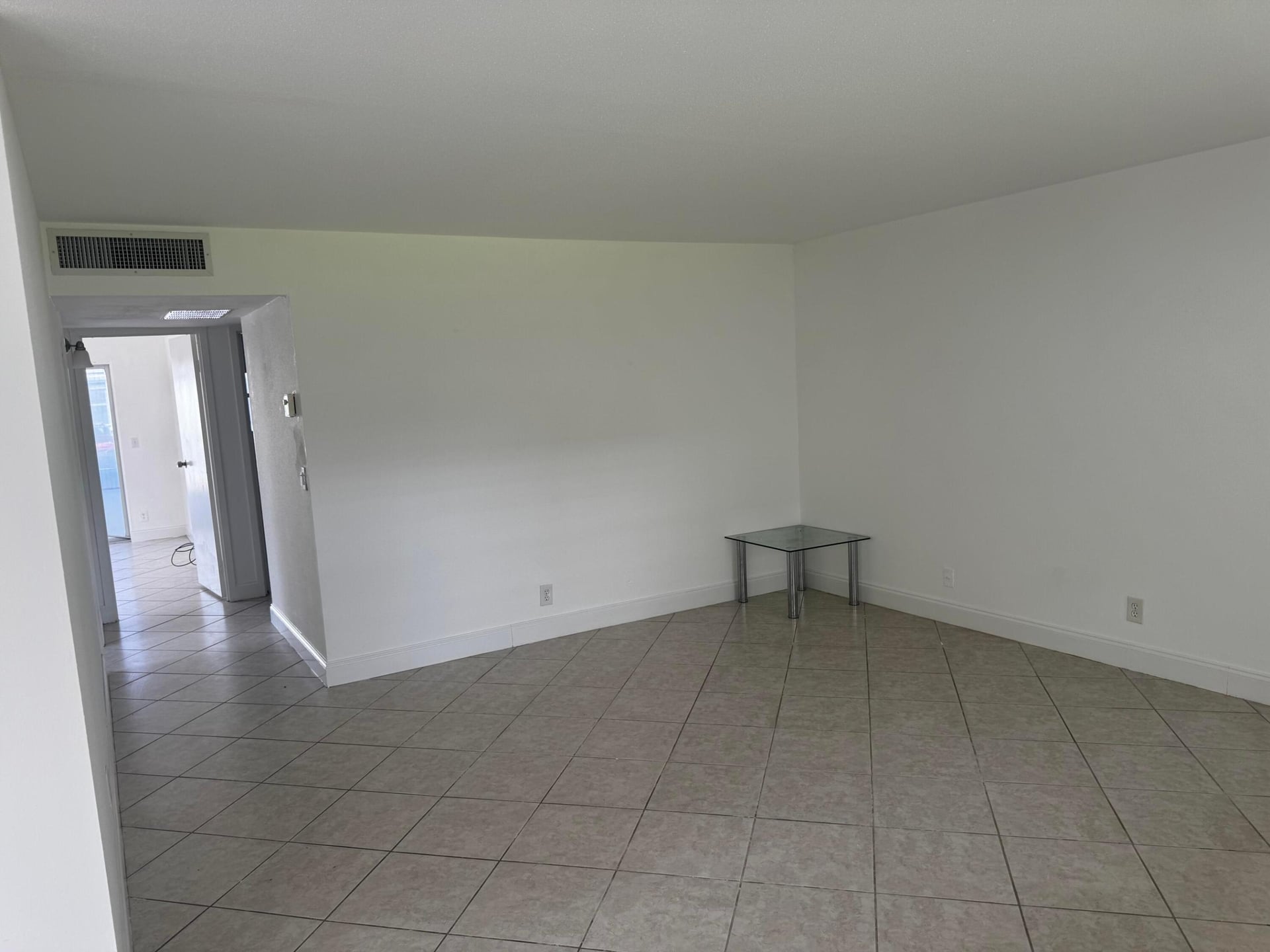 Unit 484 photo 4
