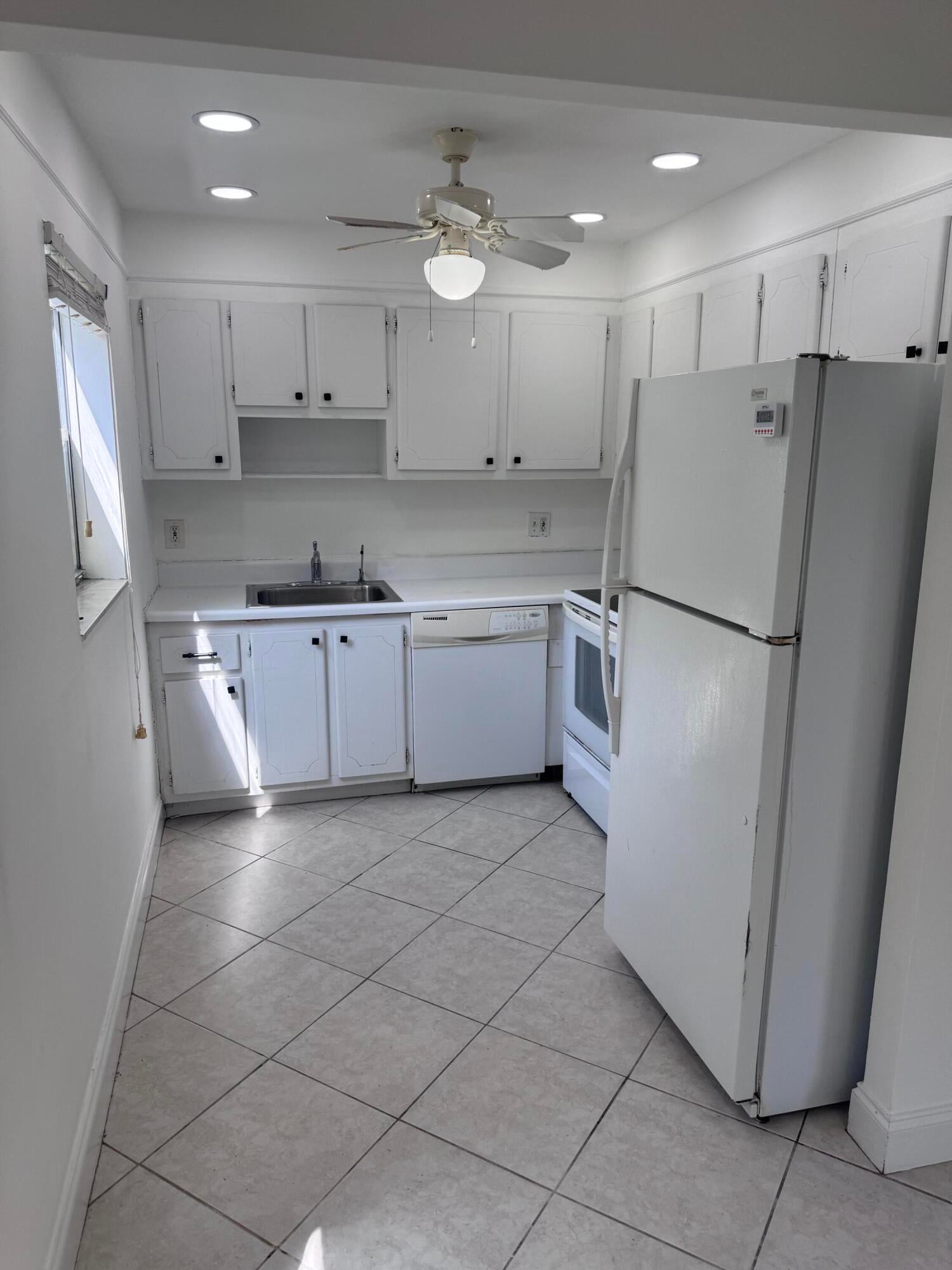 Unit 484 photo 5