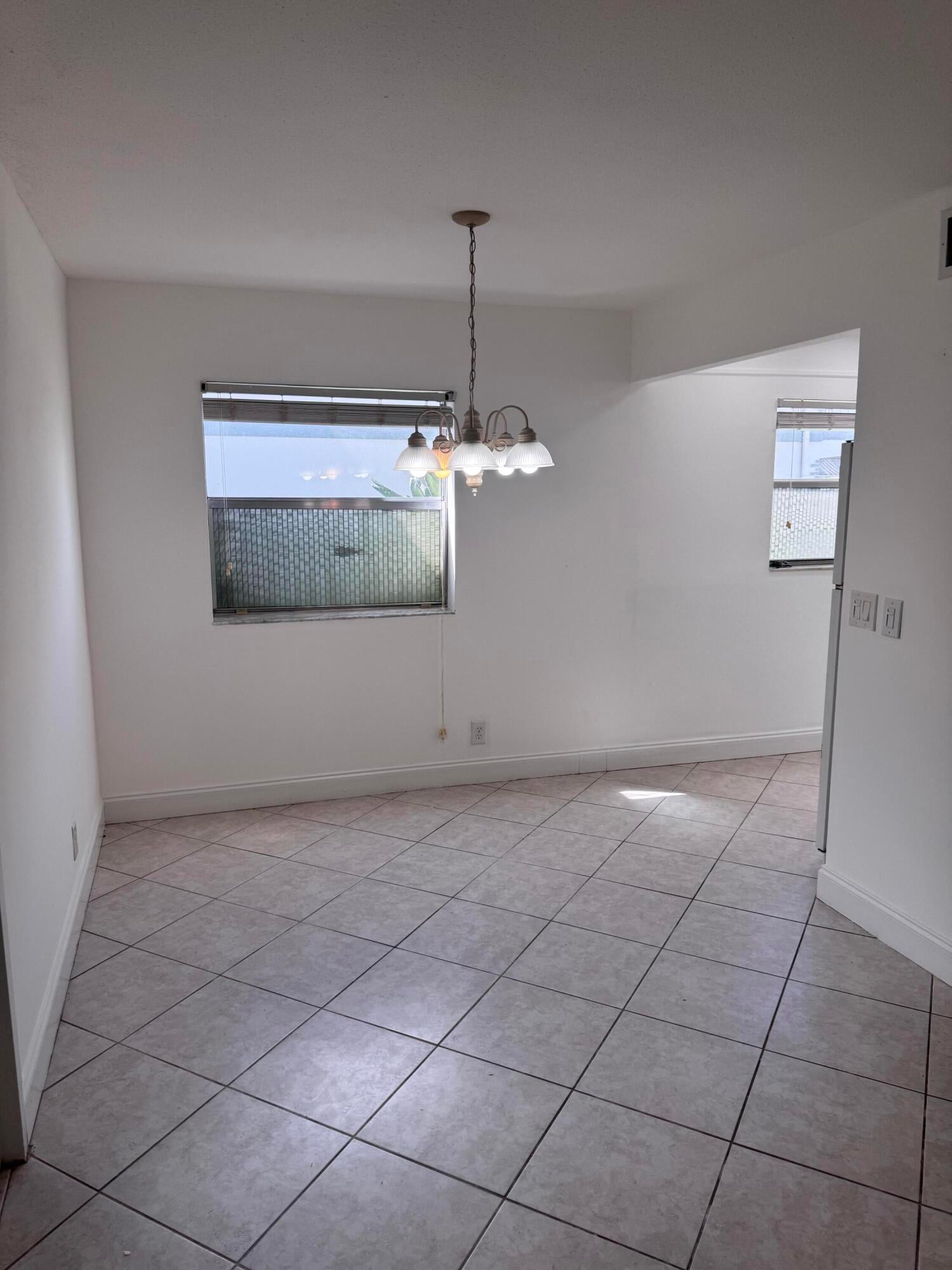Unit 484 photo 6