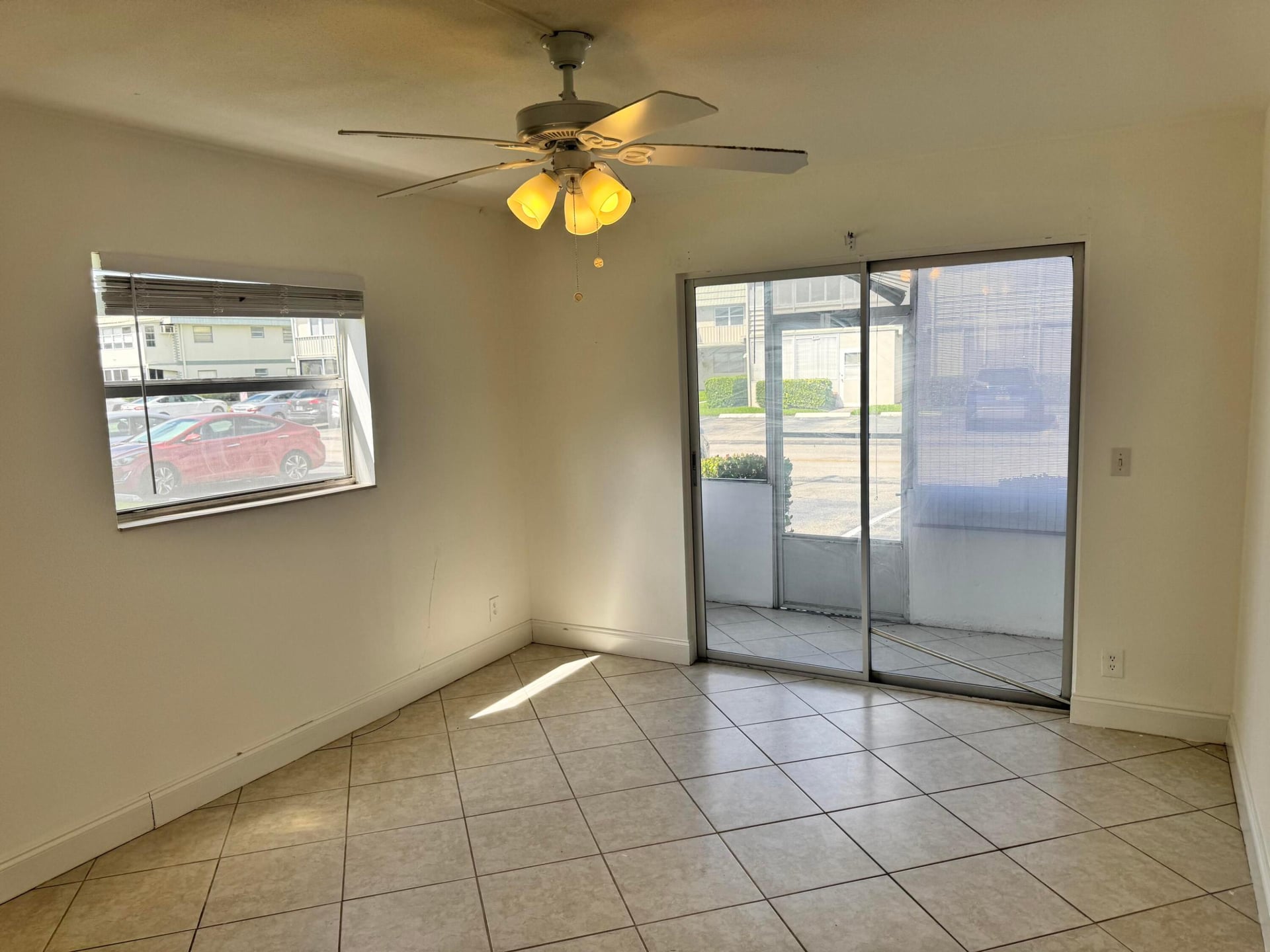 Unit 484 photo 7