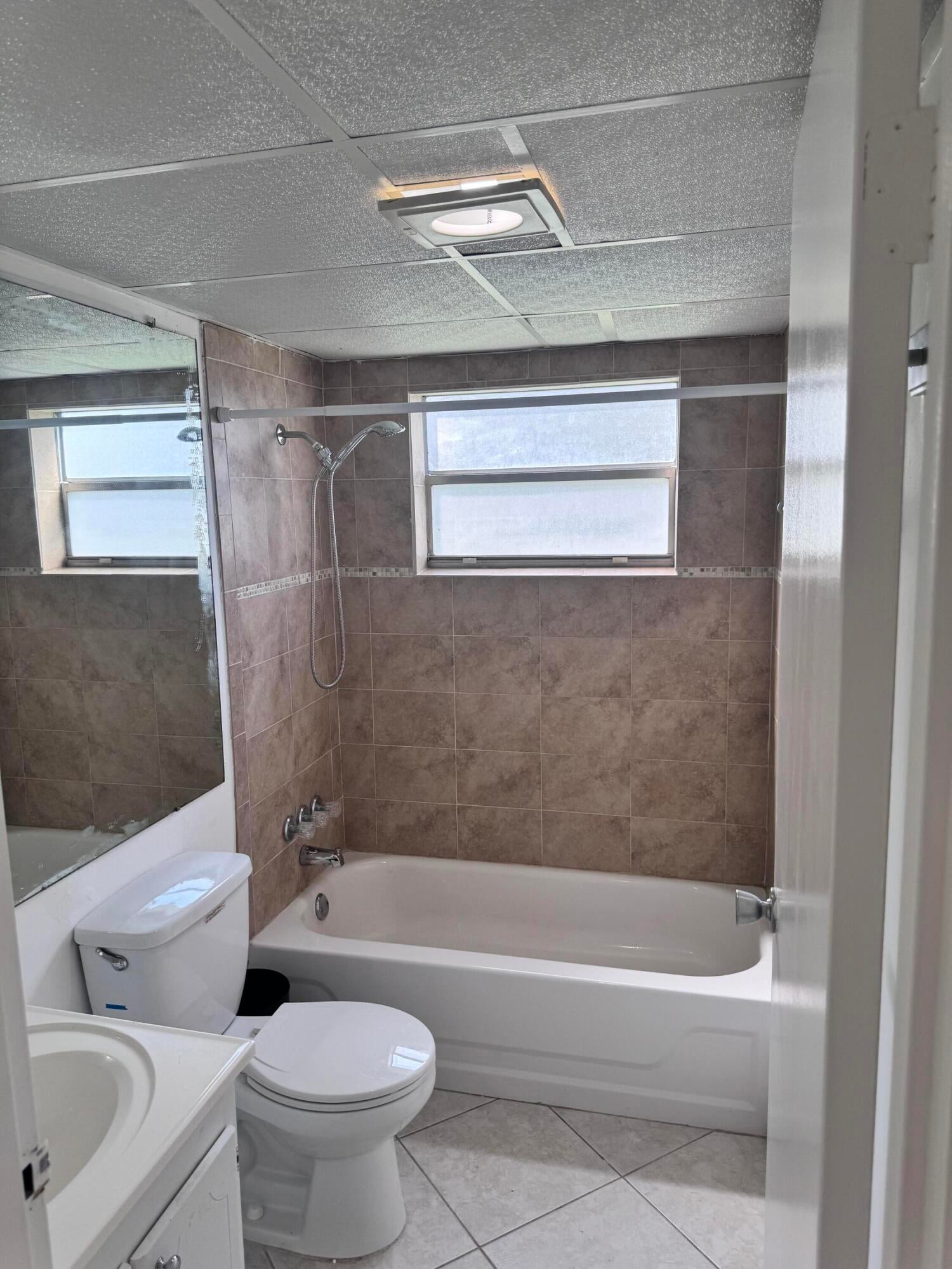Unit 484 photo 9