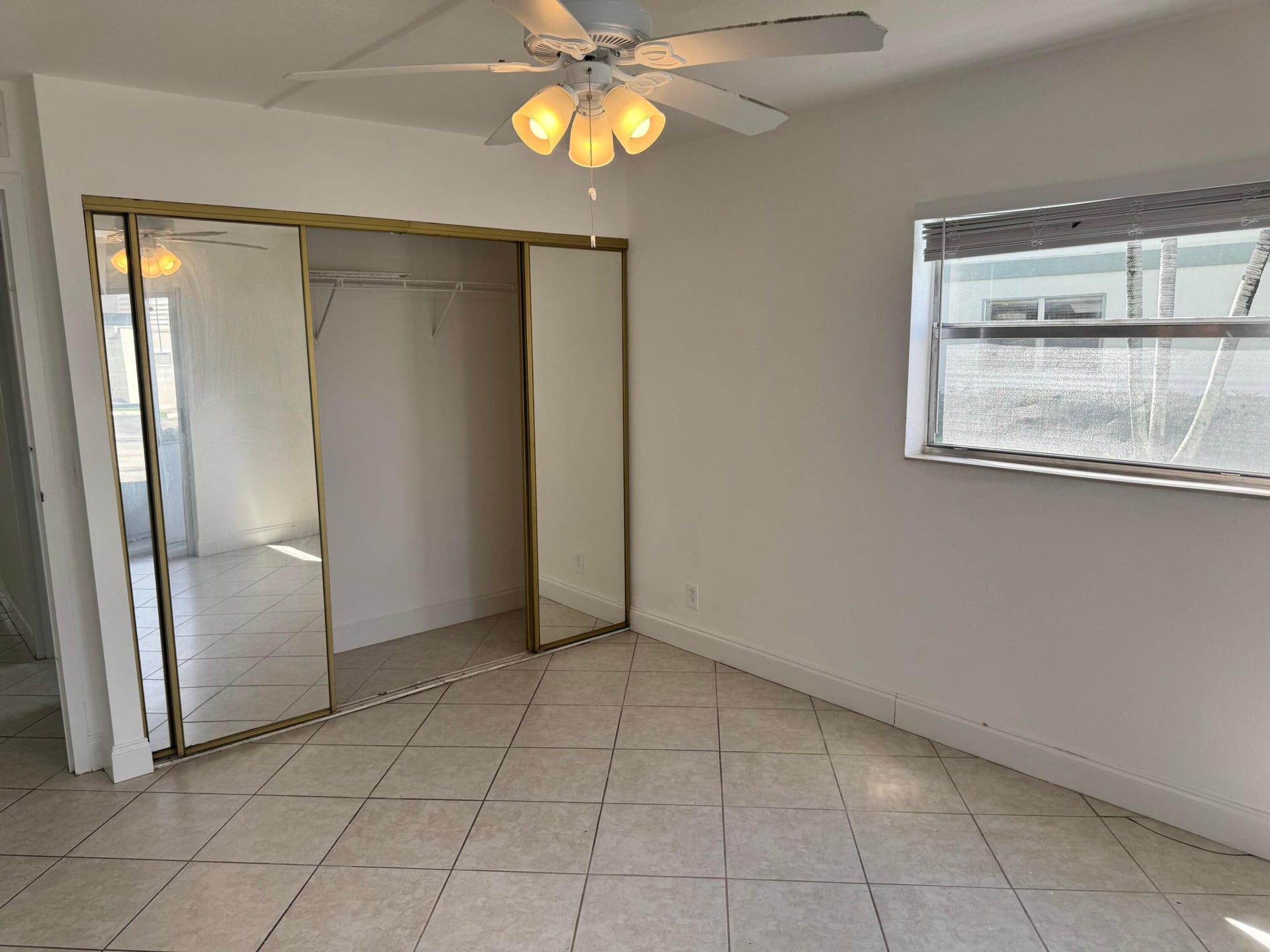 Unit 484 photo 10