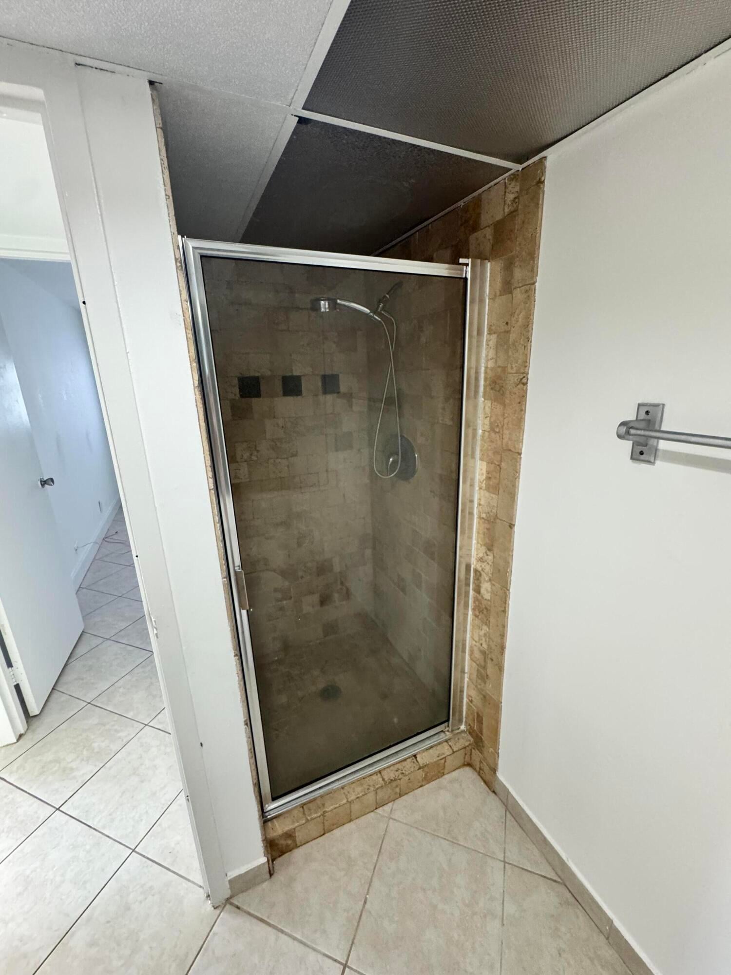 Unit 484 photo 13