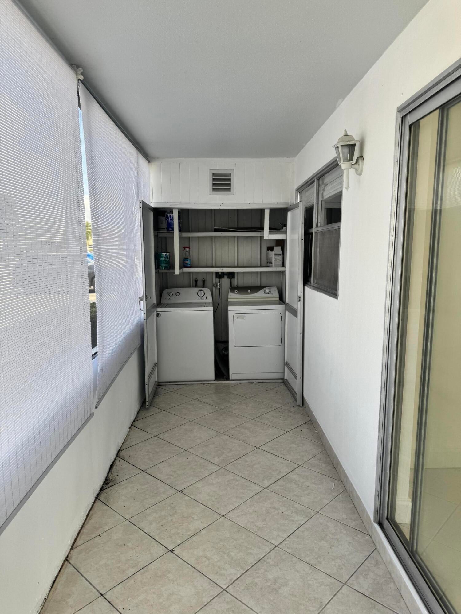 Unit 484 photo 15
