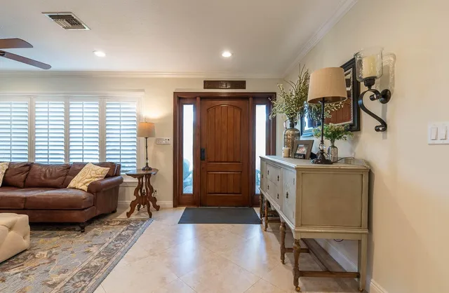 Residence photo 3