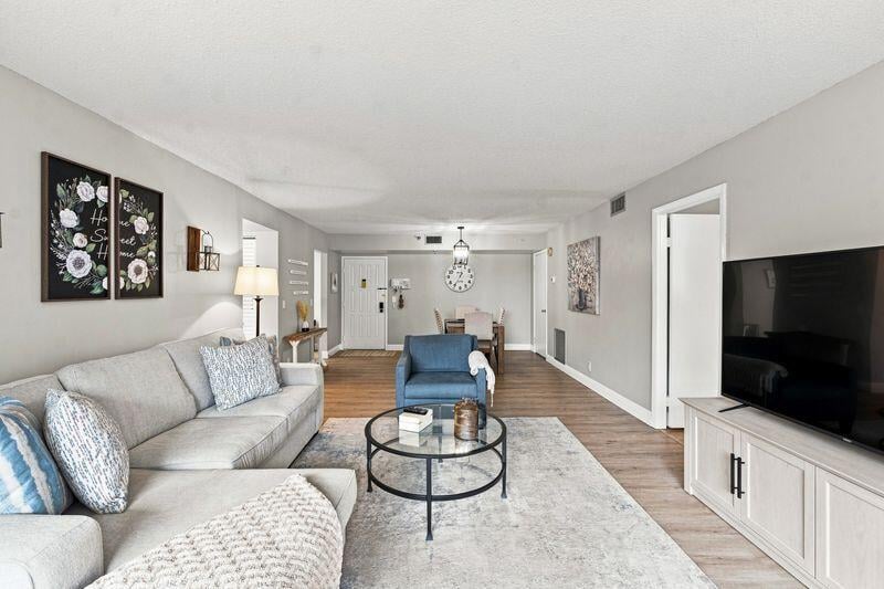 Unit Unit 204 photo 2