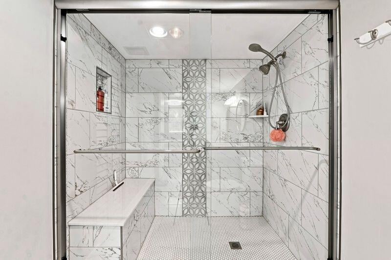 Unit Unit 204 photo 14