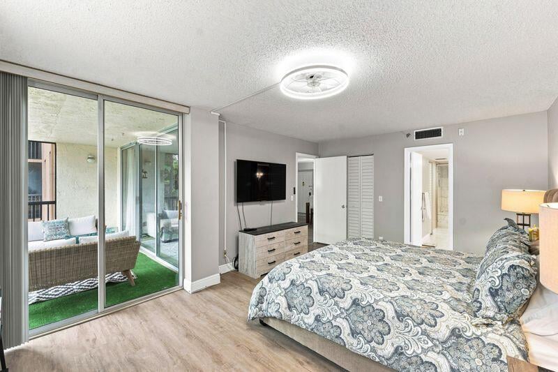 Unit Unit 204 photo 15