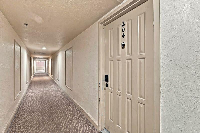 Unit Unit 204 photo 21