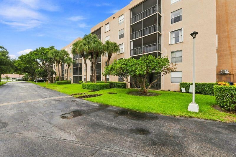 Unit Unit 204 photo 24
