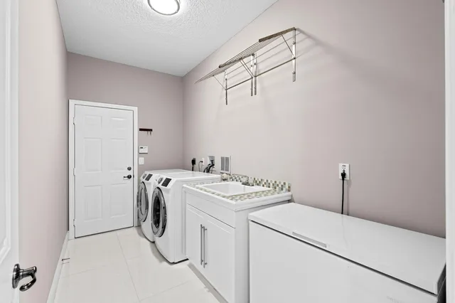 Residence photo 39