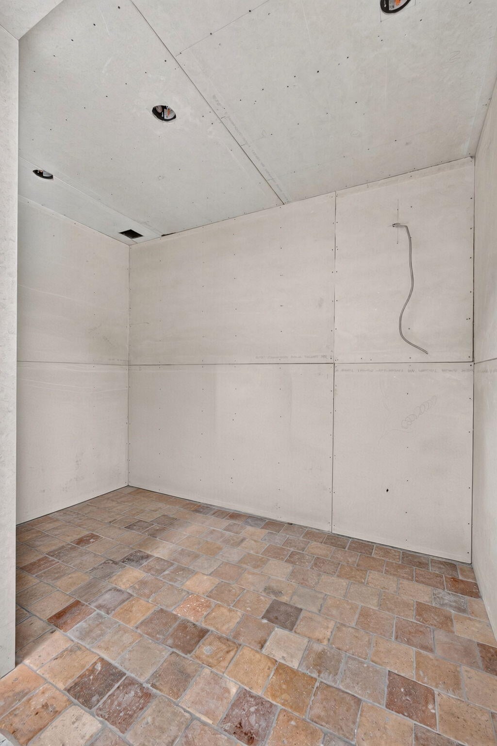 Unit 1 photo 24