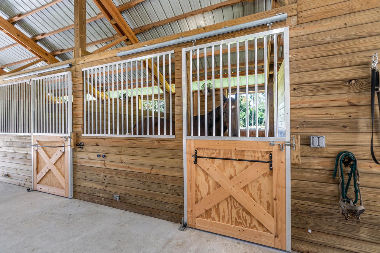 Unit Stalls photo 6