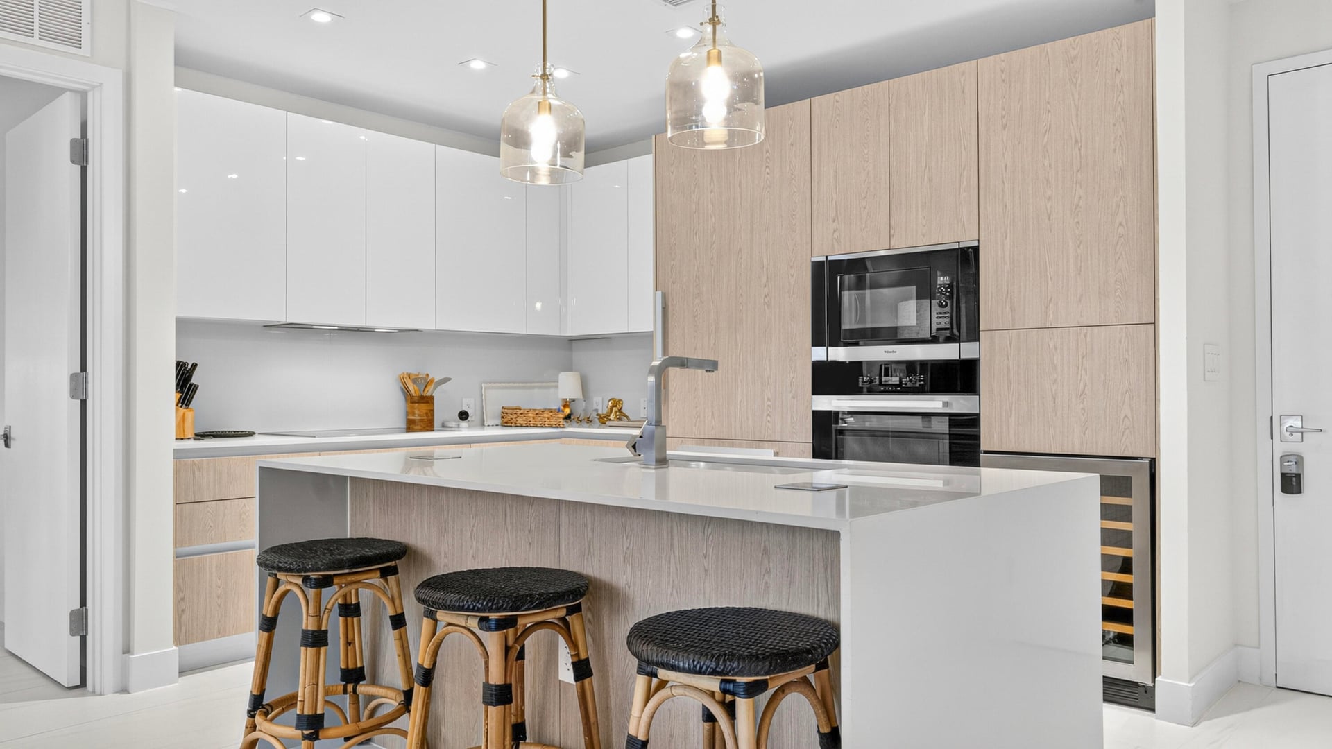 Amrit Ocean Resort & Residences Unit H1107 photo 9