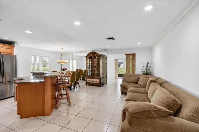 Residence photo 3