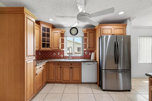 Residence photo 12