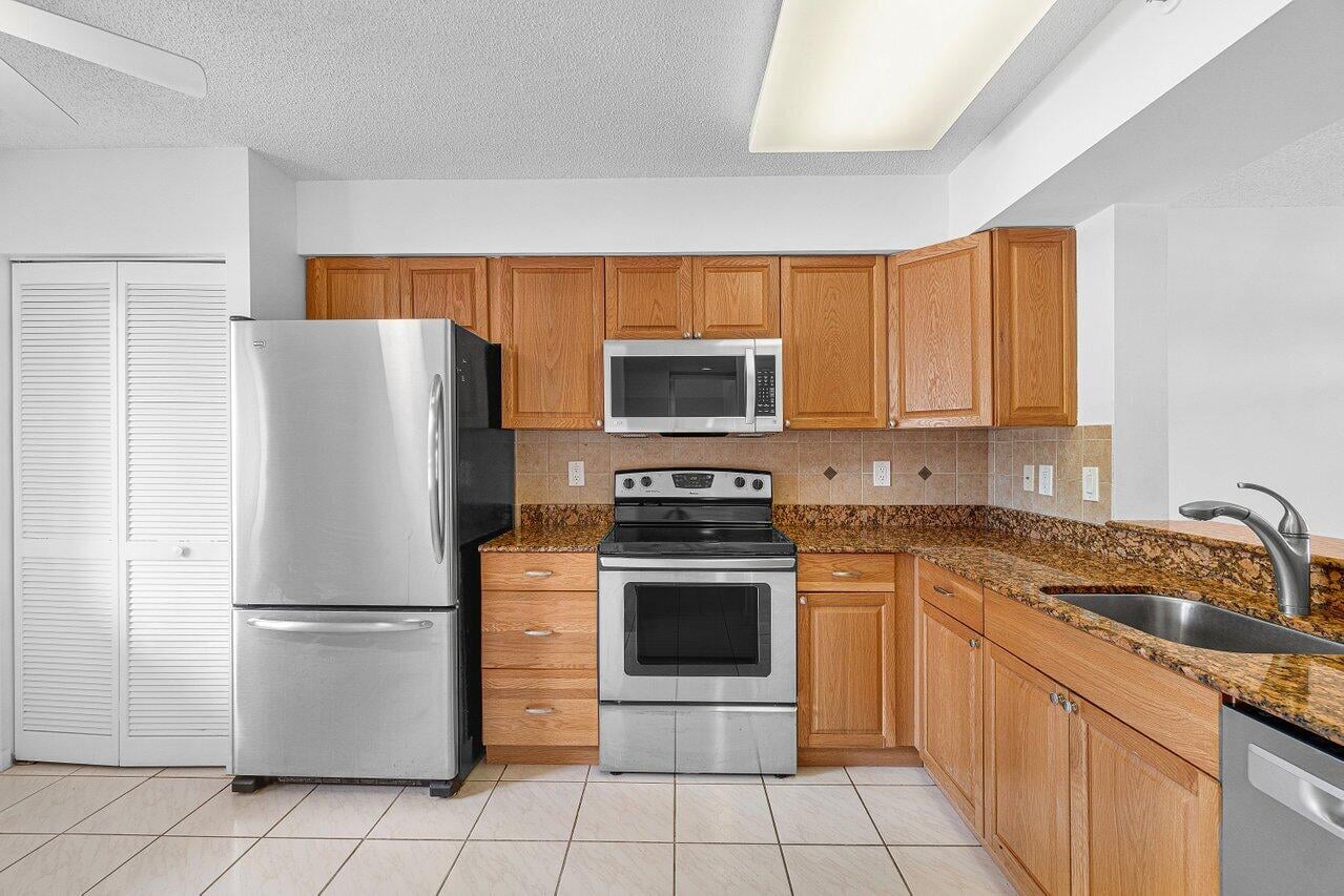 Unit 102 photo 13