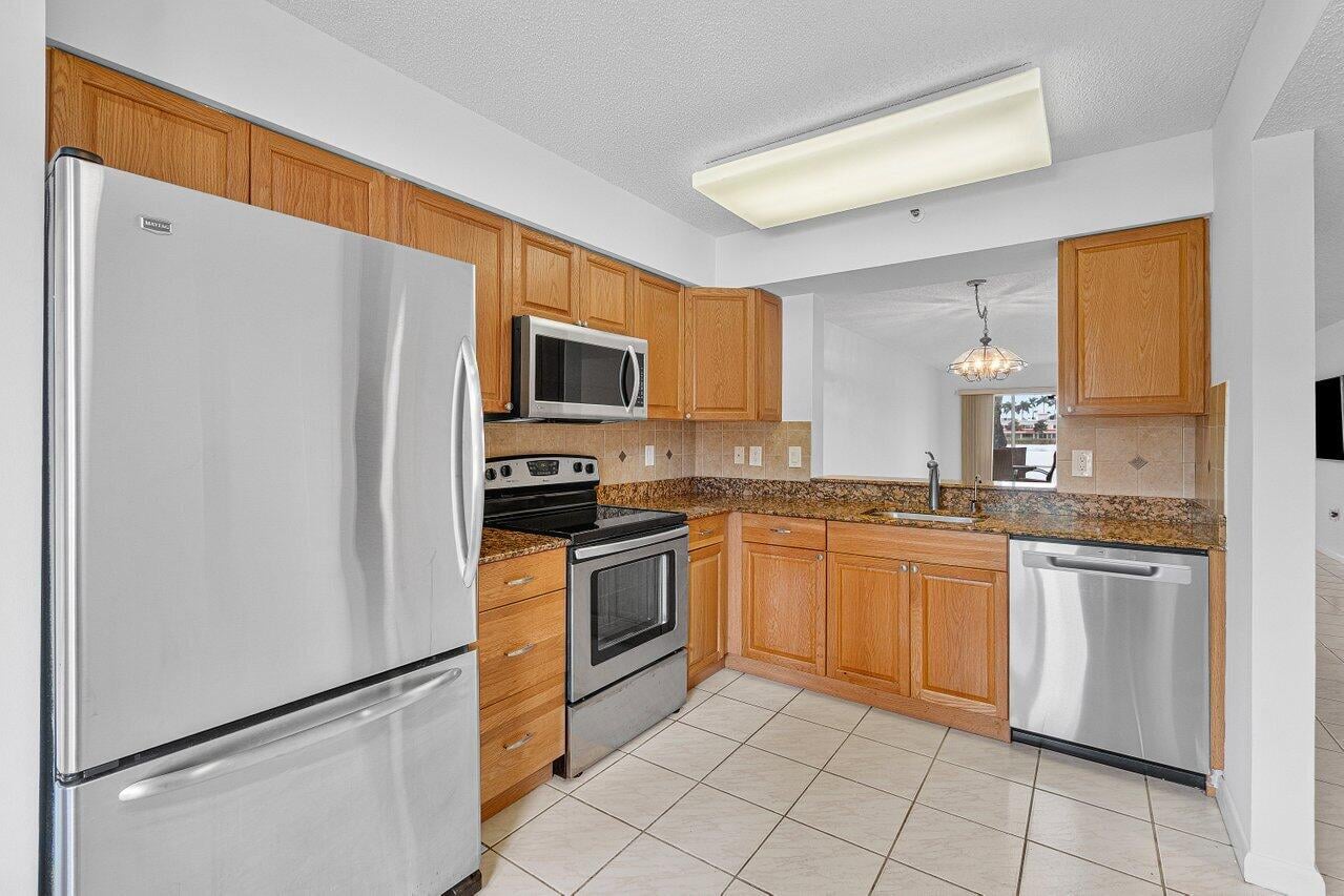 Unit 102 photo 14