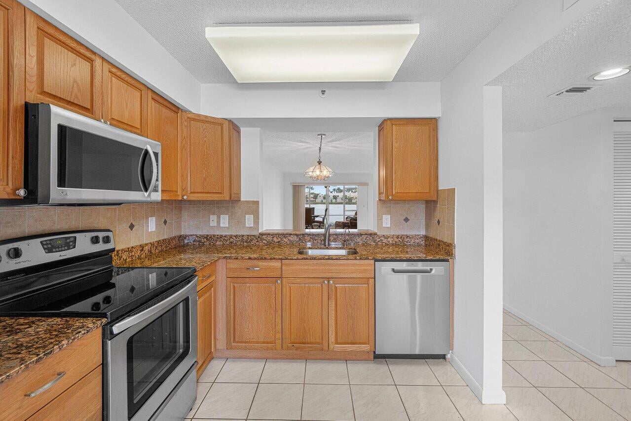 Unit 102 photo 15