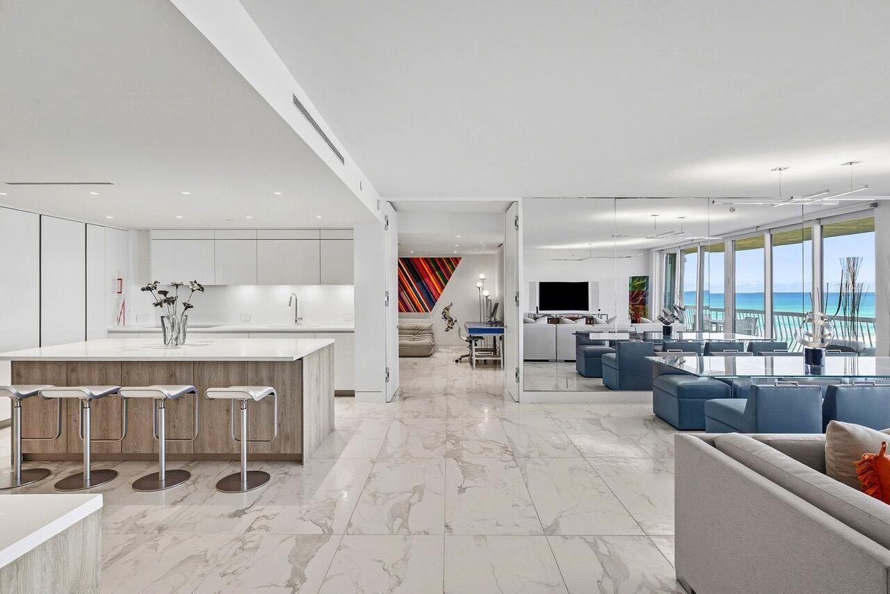 Sloan's Curve Palm Beach Unit 402 photo 2