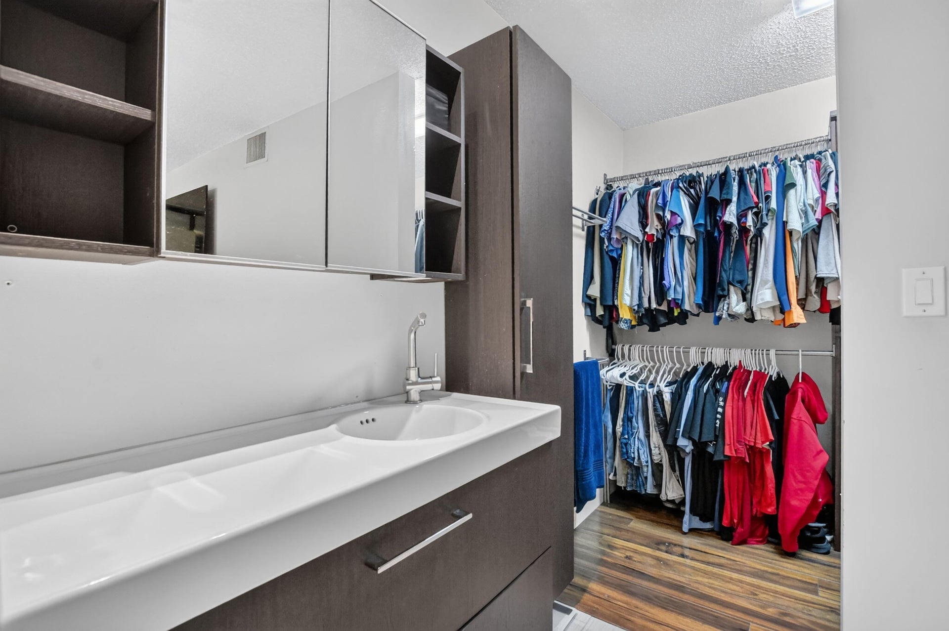 Unit F photo 23