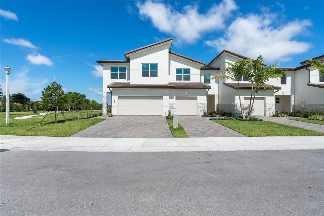 Residence photo 2