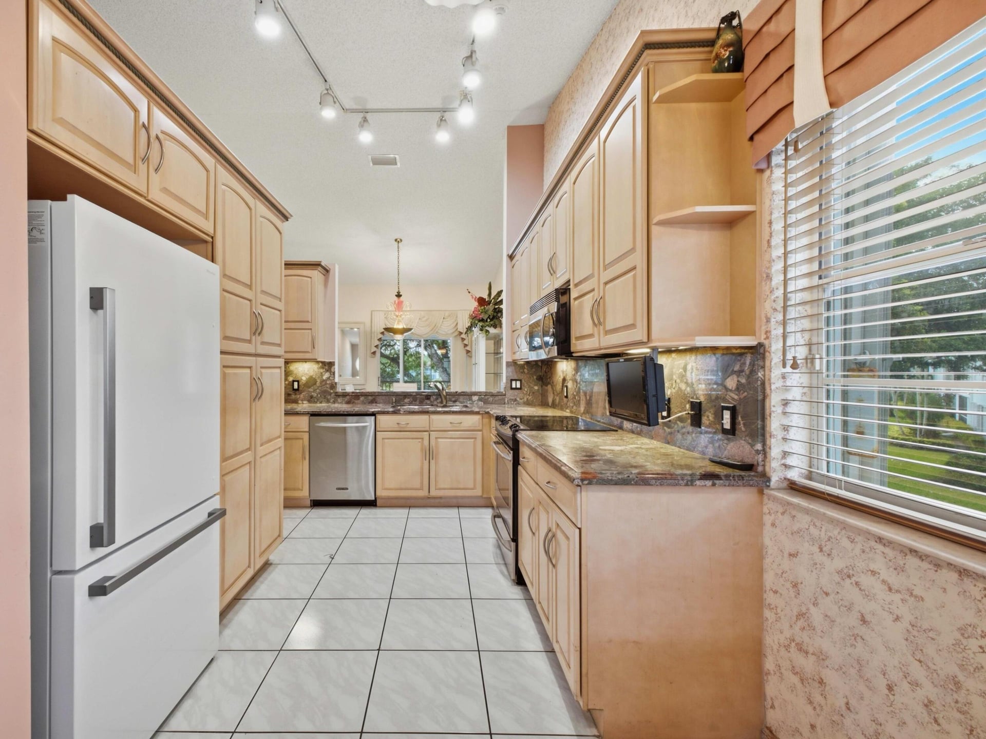 Unit 202 photo 9