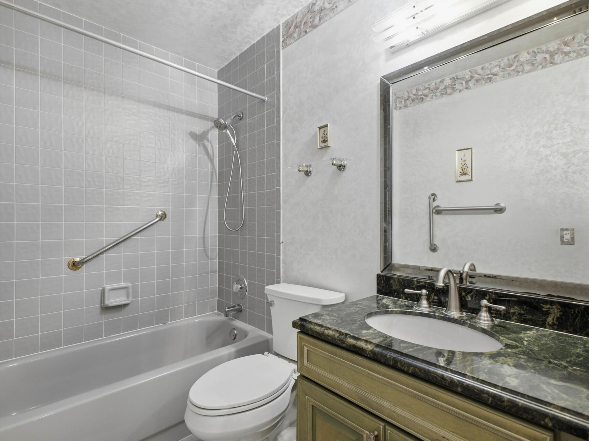 Unit 202 photo 17